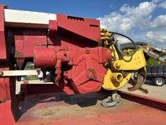 International  4900  Derrick Truck