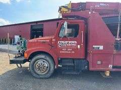 International  4900  Derrick Truck