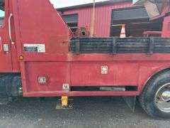 International  4900  Derrick Truck