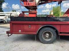 International  4900  Derrick Truck