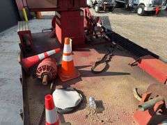 International  4900  Derrick Truck