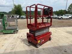 MEC  1330 SE  Scissor Lift