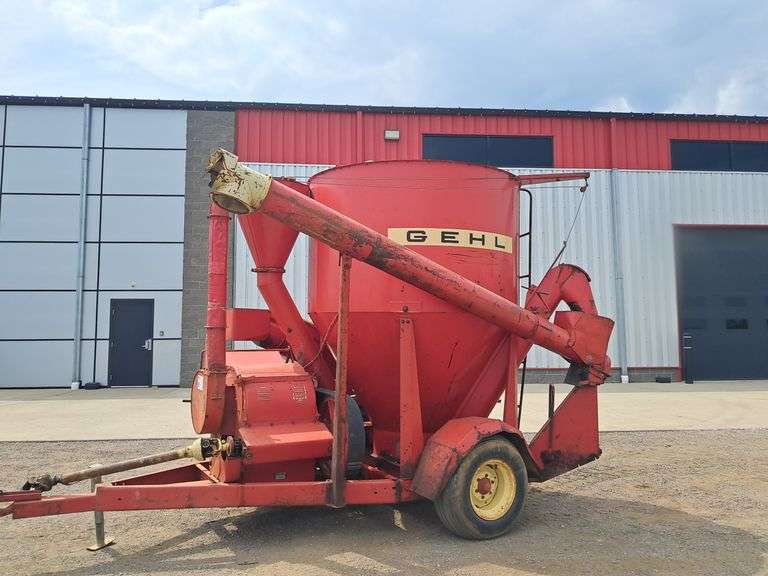 Gehl 115 Feed Grinder