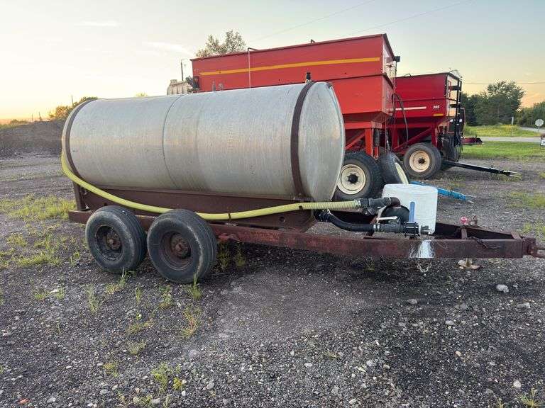 1000 Gallon Aluminum Fertilizer Tender Trailer