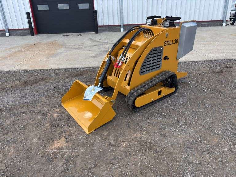 SDLANCH  SDLL30  Stand-On Skid Loader