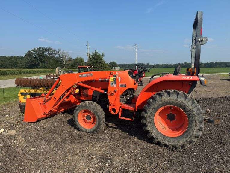 "ABSOLUTE"  Kubota  L3200,   MFWD Tractor