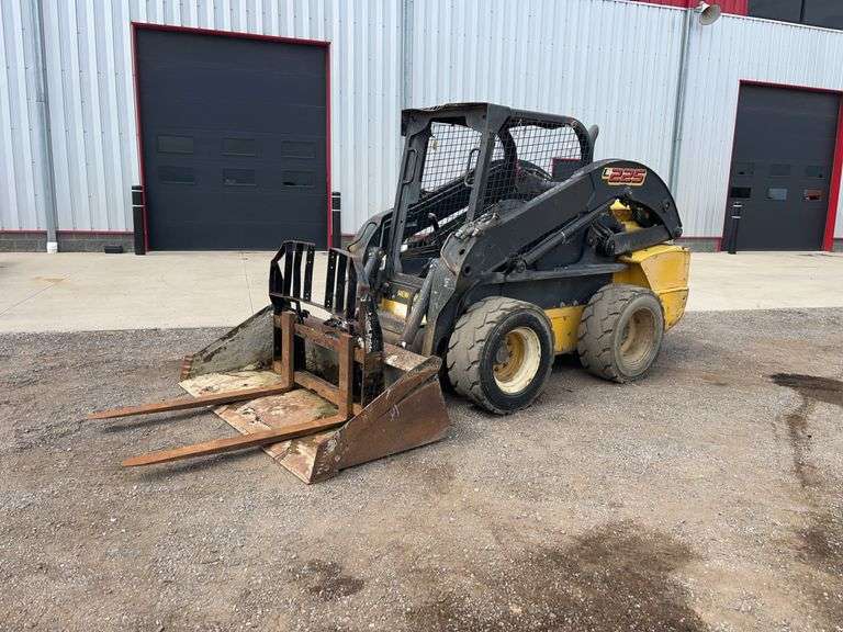 2014  New Holland  L225  Skid Loader