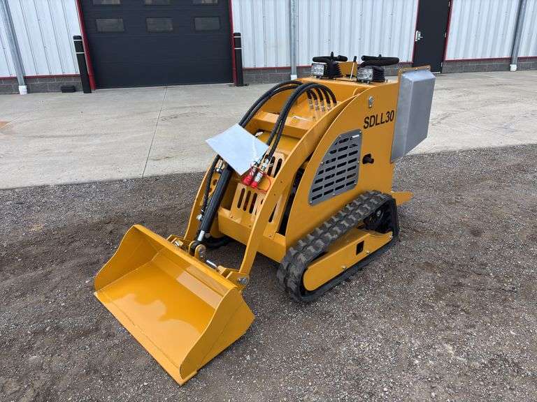 SDLanch  SDLL30  Stand-On Skid Loader