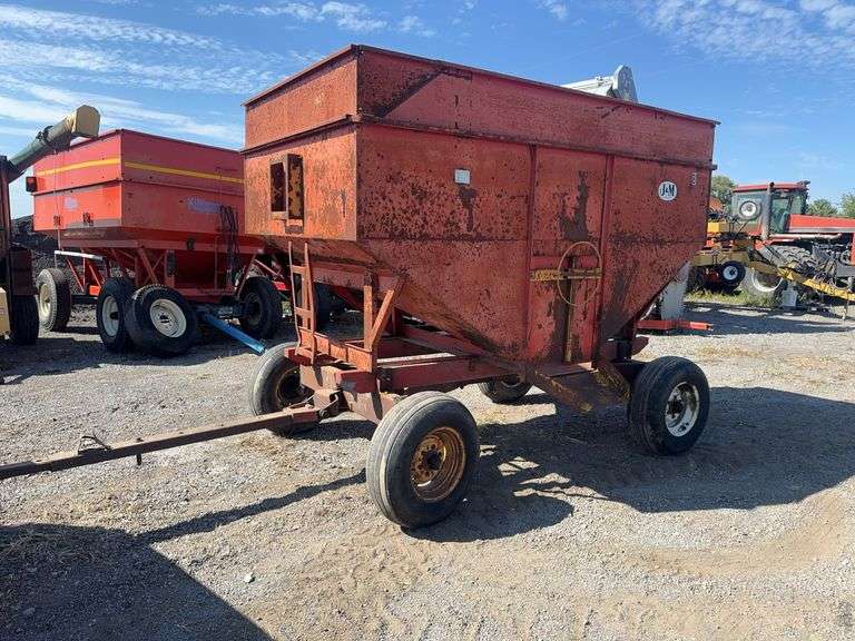 J&M   210-6  Gravity Wagon