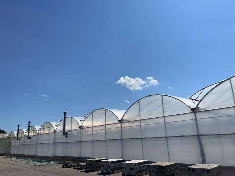 DeCloet 192' X 108' 8-Bay Greenhouse