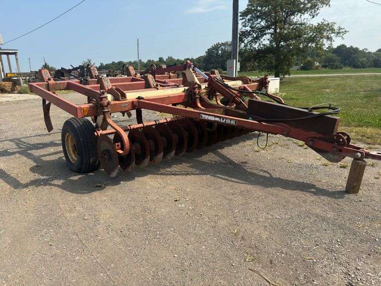Krause  2869  12'  9-Shank Chisel Plow