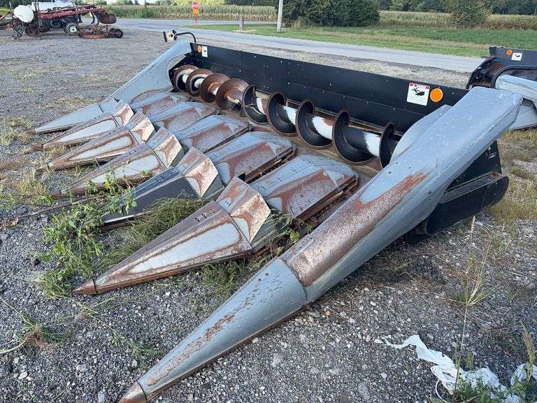 Agco  3000 Hugger   Corn Head