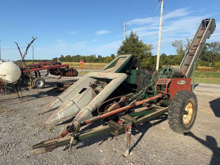 New Idea   326  Pull Type Picker