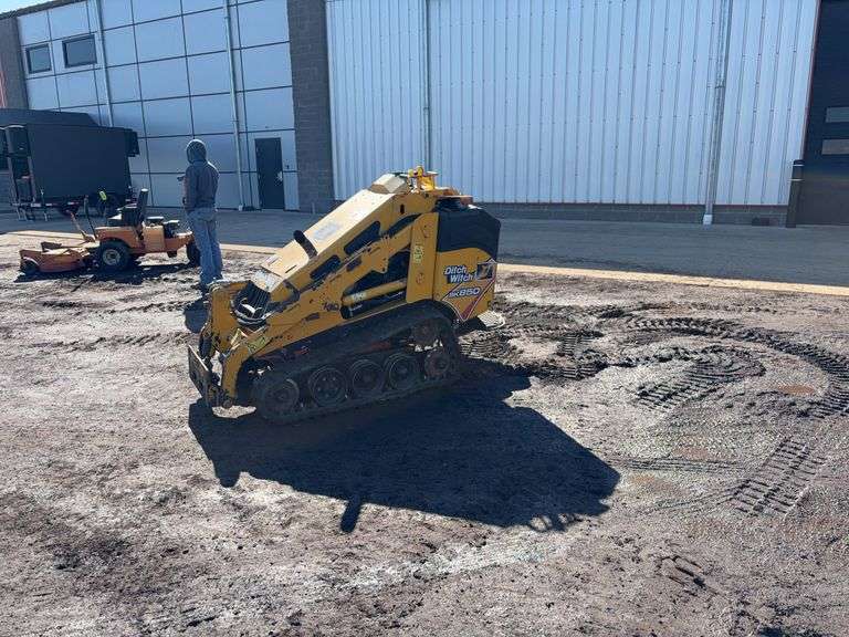 2015  Ditch Witch  SK850  Stand-On Skid Loader