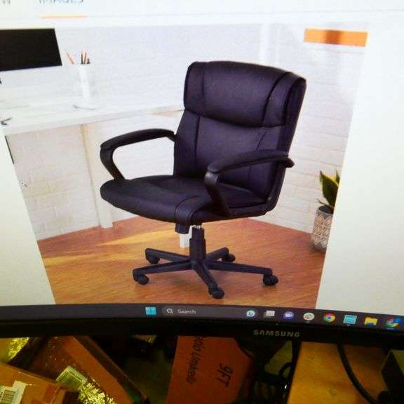 Amazon Basics Padded Office Desk Chair with Armrests (Heavy/Oversized ...