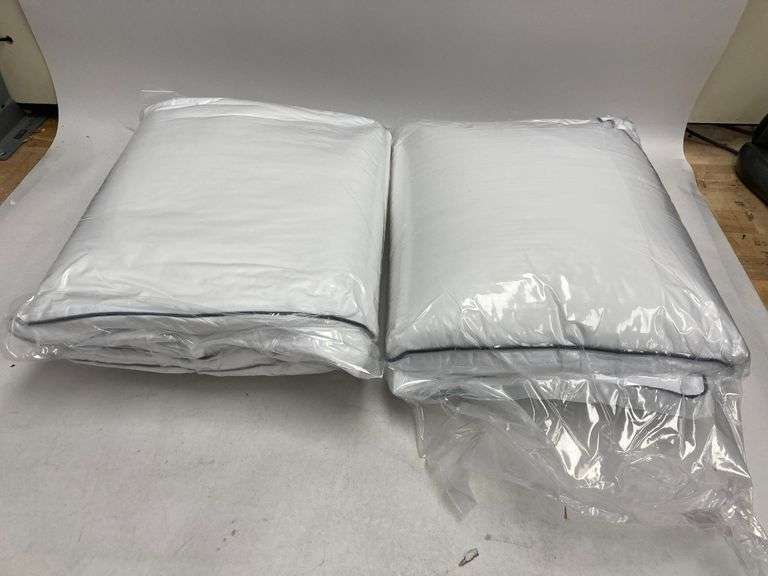 Bed Pillows Set , Like New/Open Box