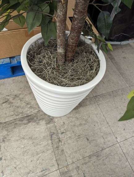 Artificial Potted Tree , Like New/Open Box