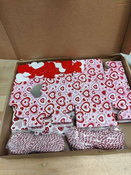 Valentine Craft Party Favors , Like New/Open Box
