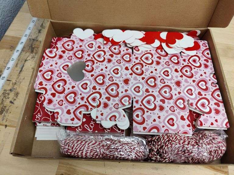 Valentine Craft Party Favors , Like New/Open Box