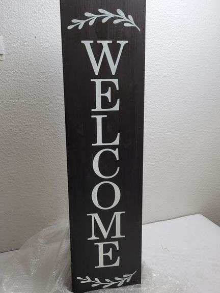 Glitzhome Wooden Welcome Porch Decor 30" , Open Box
