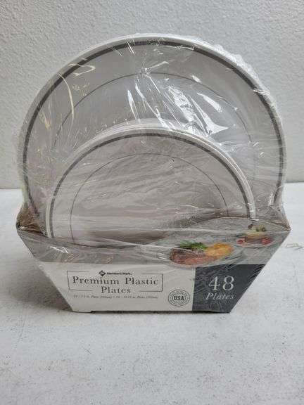 Member's Mark Premium Plastic Plates , Open Box