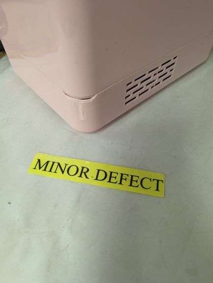 Mini Skincare Fridge (4 Liter/6 Can) , Contains Defect