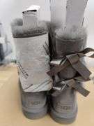 UGG W Bailey Bow II, 9 , Visually Good Condition