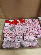 Valentine Craft Party Favors , Like New/Open Box