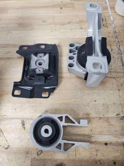 Engine Motor Mount & Transmission Mount Compatible with 2013-2018 Ford Focus, Open Box