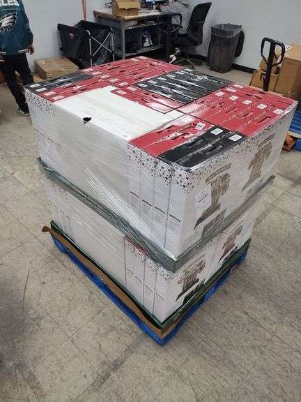 Pallet: Members Mark Christmas & New Years Party Decorating Kits | Like New