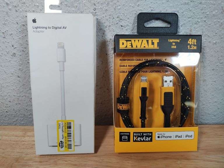 Bundle: Apple Lightning to Digital AV Adapter & DeWalt 4ft USB Lightning Cable | Like New