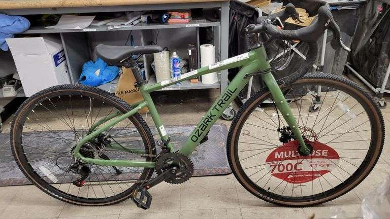 OZARK TRAIL Mountain Bike Wheel Size 700C, Rider Height 5'1