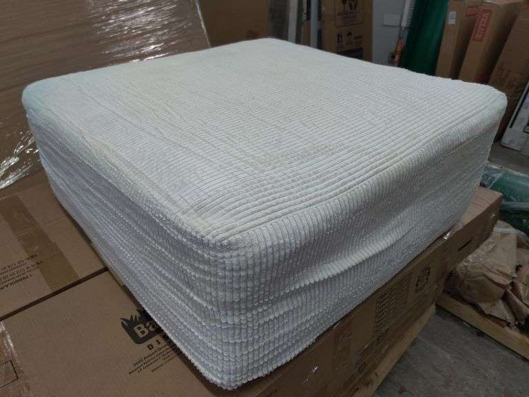 Upholstered Chaise, 40" x 40" | Open Box