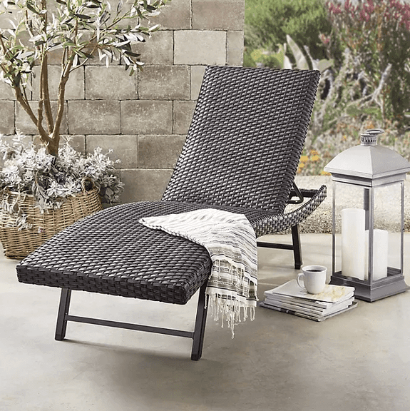 Member's Mark Padded Wicker Chaise Lounger | Open Box