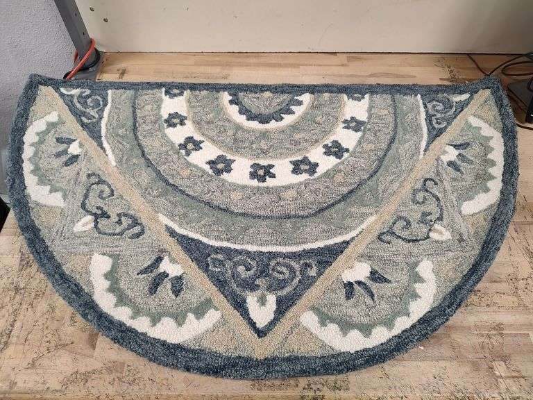 LR HOME Bella Rose Collection Hand-Hooked Semicircle Area Rug, 2'3" x 3'10" | Open Box