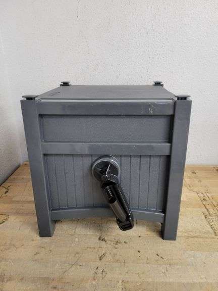 Suncast Hose Hideaway | Open Box