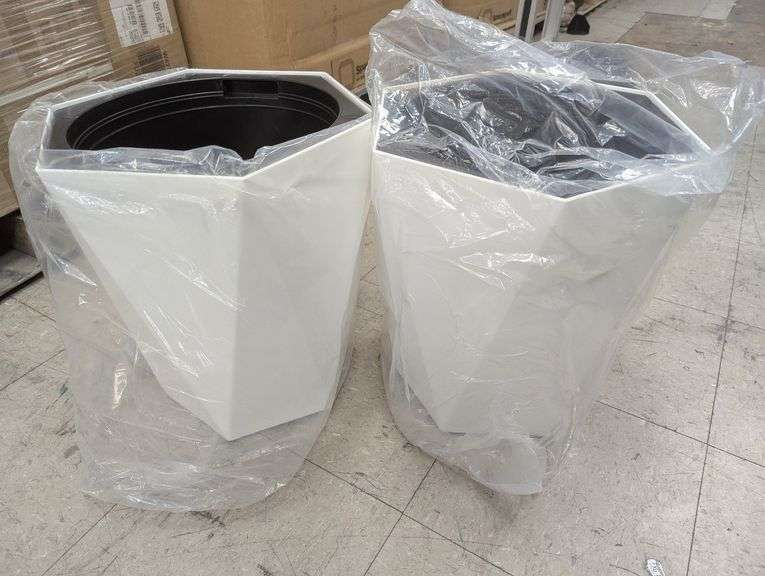 GarveeLife 16 inch Tall Diamond Planters Set of 2, Self Watering | Like New
