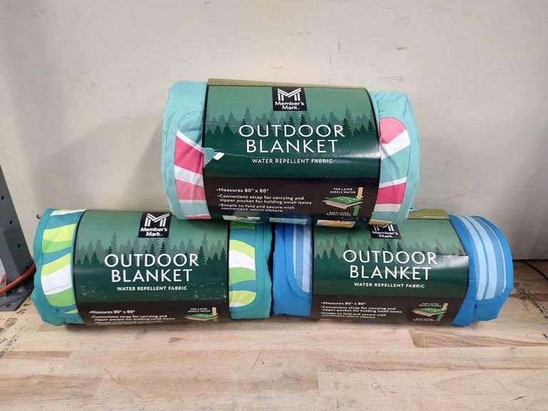 MEMBER'S MARK Outdoor Blankets, 3ct, 80" x 80" | Like New | (See Condition Notes)