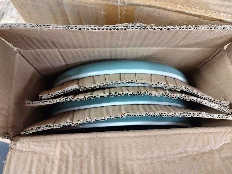 BESTONE Round Matte Dinnerware Set, 16pc | Like New | (See Condition Notes)