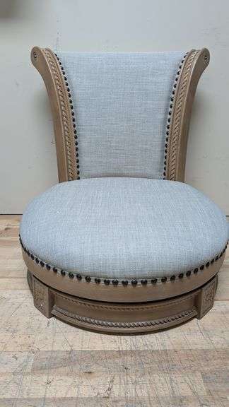 Maven Lane Pullman Swivel Bar Stool | Open Box
