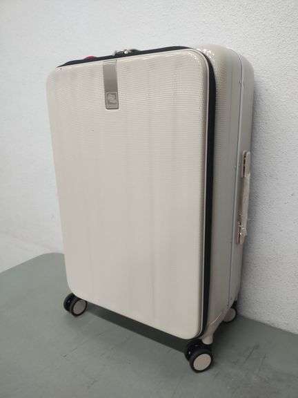 Hanke 24" Hard Shell Rolling Luggage W/ TSA Lock | Open Box