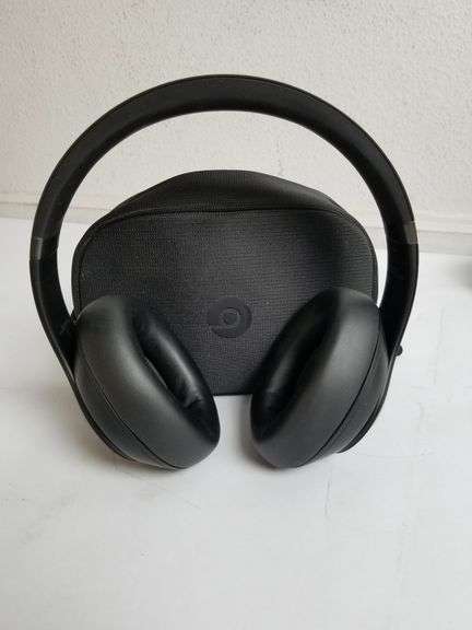 BEATS Studio Pros Wireless Noise Canceling Headphones, Black | Open Box | (See Condition Notes)