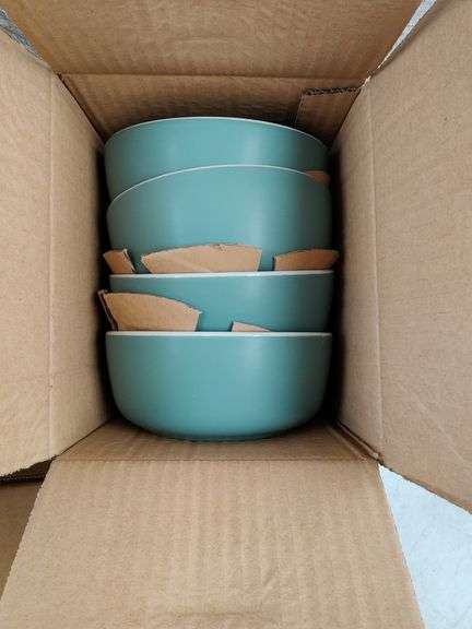 GIBSON HOME Round Kitchen Dinnerware Set Dishes, Plates, Bowls, Mugs 16pc | Open Box | (See Condition Notes)