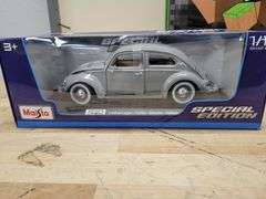 Minecraft Kids Luggage w/Mini Backpack & Volkswagen 1955 Beetle Model Car Bundle | Open Box