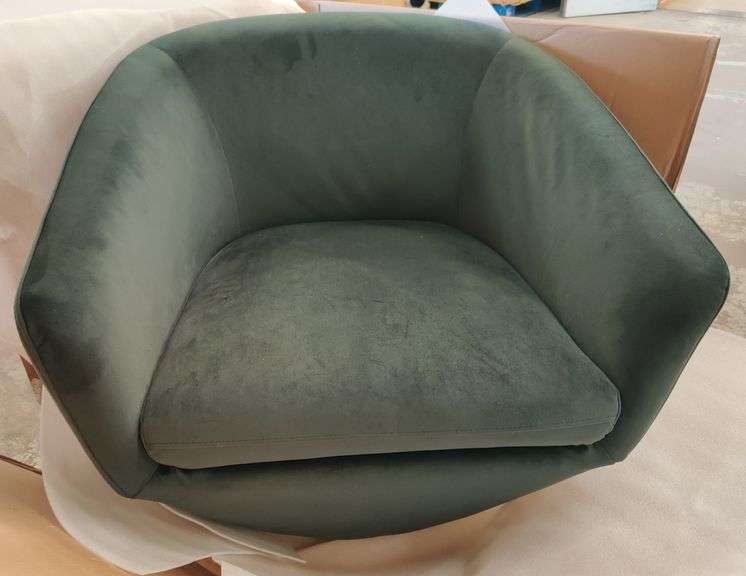 Elexi Upholstered Velvet Swivel Chair | Open Box