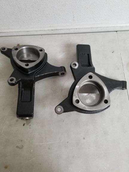 4.5" Lift Spindles Knuckles For 2007-2017 Chevrolet Silverado, GMC Sierra (2WD Only, Cast Steel Control Arms Only) | Open Box