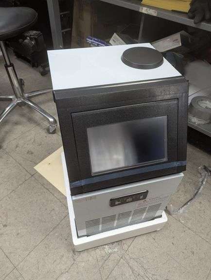 Commercial Ice Maker | Like New