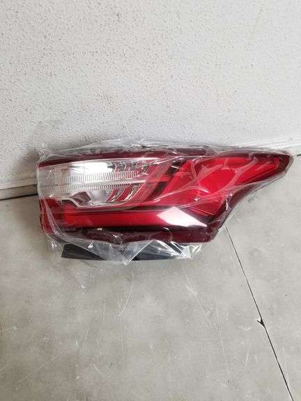HURAY LED Outer Tail Light Assembly Compatible With Chevy Traverse 2018-2021 RH Taillight | Open Box