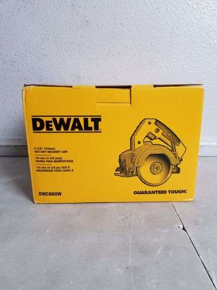 DEWALT 4-3/8" (110mm) Wet/Dry Masonry Saw, DWC860W | Open Box