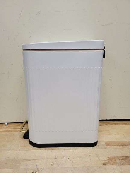 Small Kitchen Trashcan 17.5'' x 11'' | Open Box